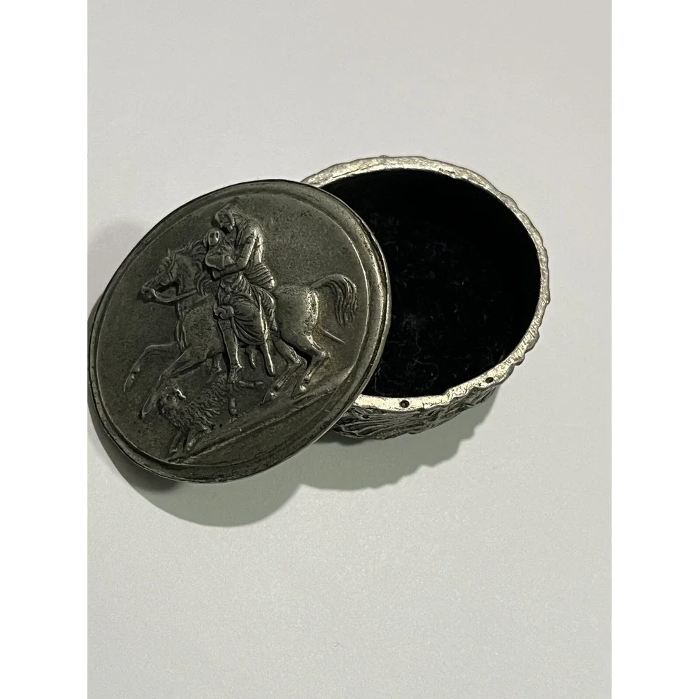 THE BUCKLERS SMALL TRINKET BOX PEWTER‎ METAL DOG HORSE OVAL VELVET LINED